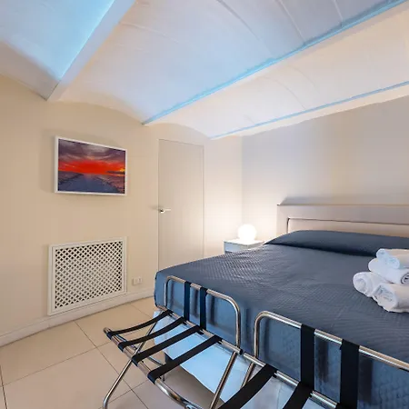 Lejlighed Blu Breeze On Seafront With Parking By Napoliapartments