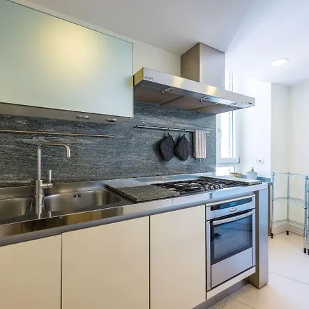 Blu Breeze On Seafront With Parking By Napoliapartments *